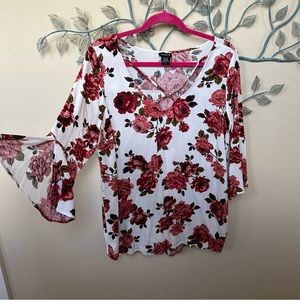 Torrid Floral Sz 0 (Torrid sizing) bell sleeve EUC